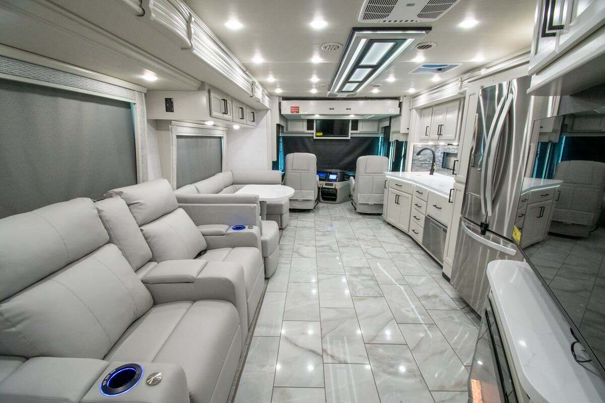 2027 Fleetwood Discovery 38K in alvarado TX