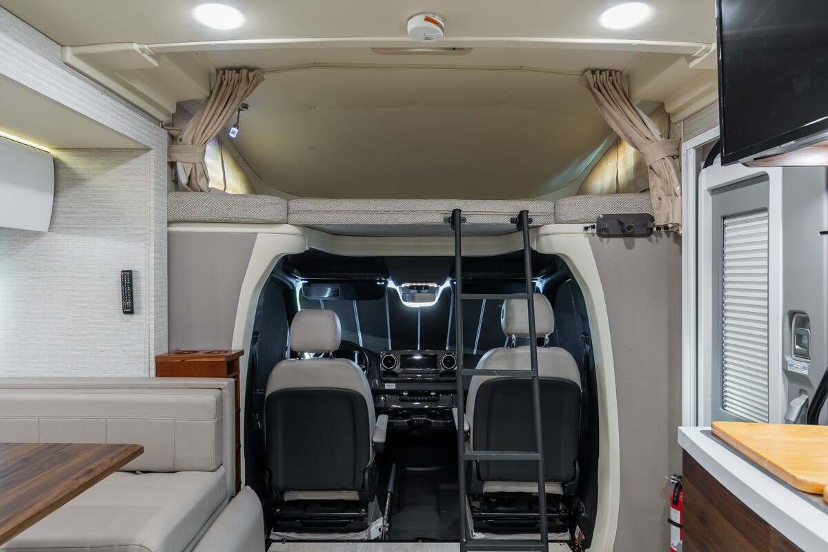 2021 Winnebago Navion 24J in alvarado TX
