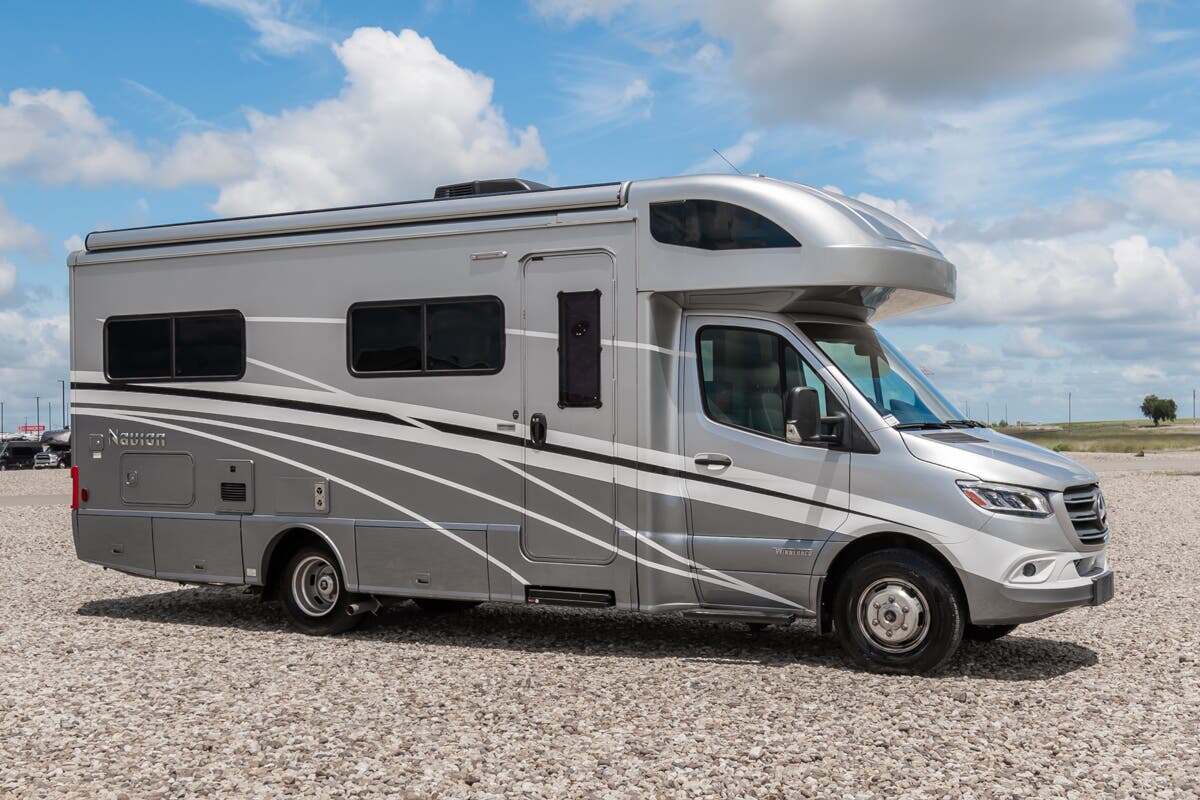 2021 Winnebago Navion 24J in alvarado TX