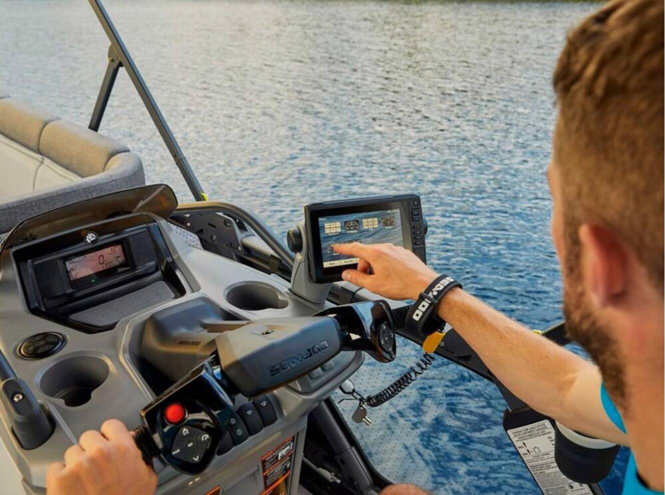 A photo of this 2025 Sea-Doo SWITCH CRUISE 21 230 RD PAINT 25