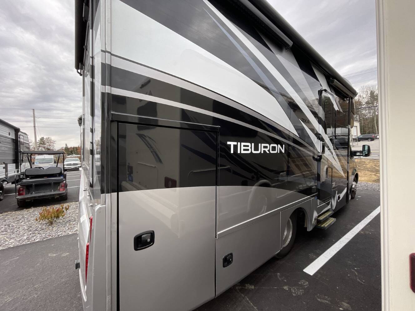 A photo of this 2022 Thor TIBURON 24RW