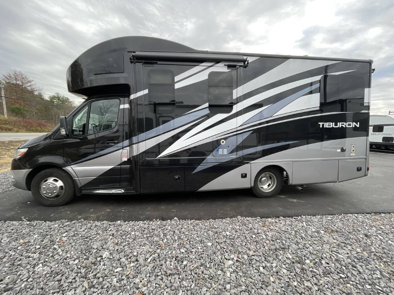 A photo of this 2022 Thor TIBURON 24RW