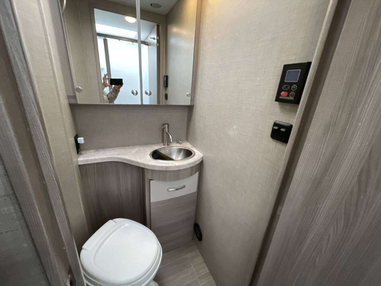 A photo of this 2022 Thor TIBURON 24RW
