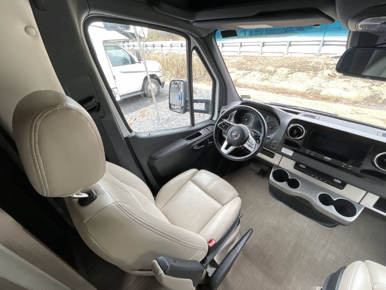 A photo of this 2022 Thor TIBURON 24RW