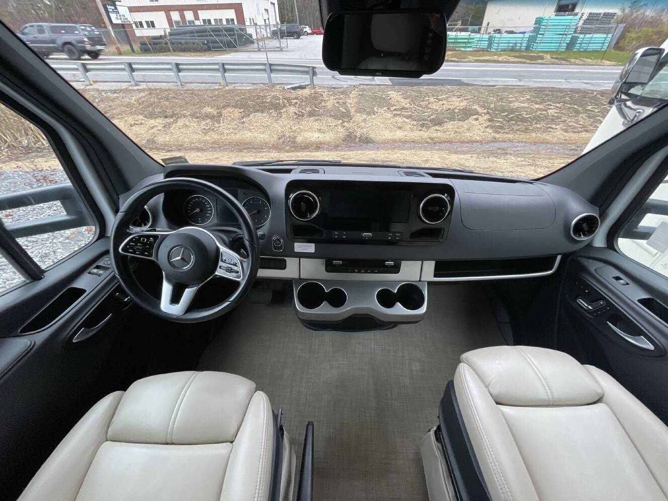 A photo of this 2022 Thor TIBURON 24RW