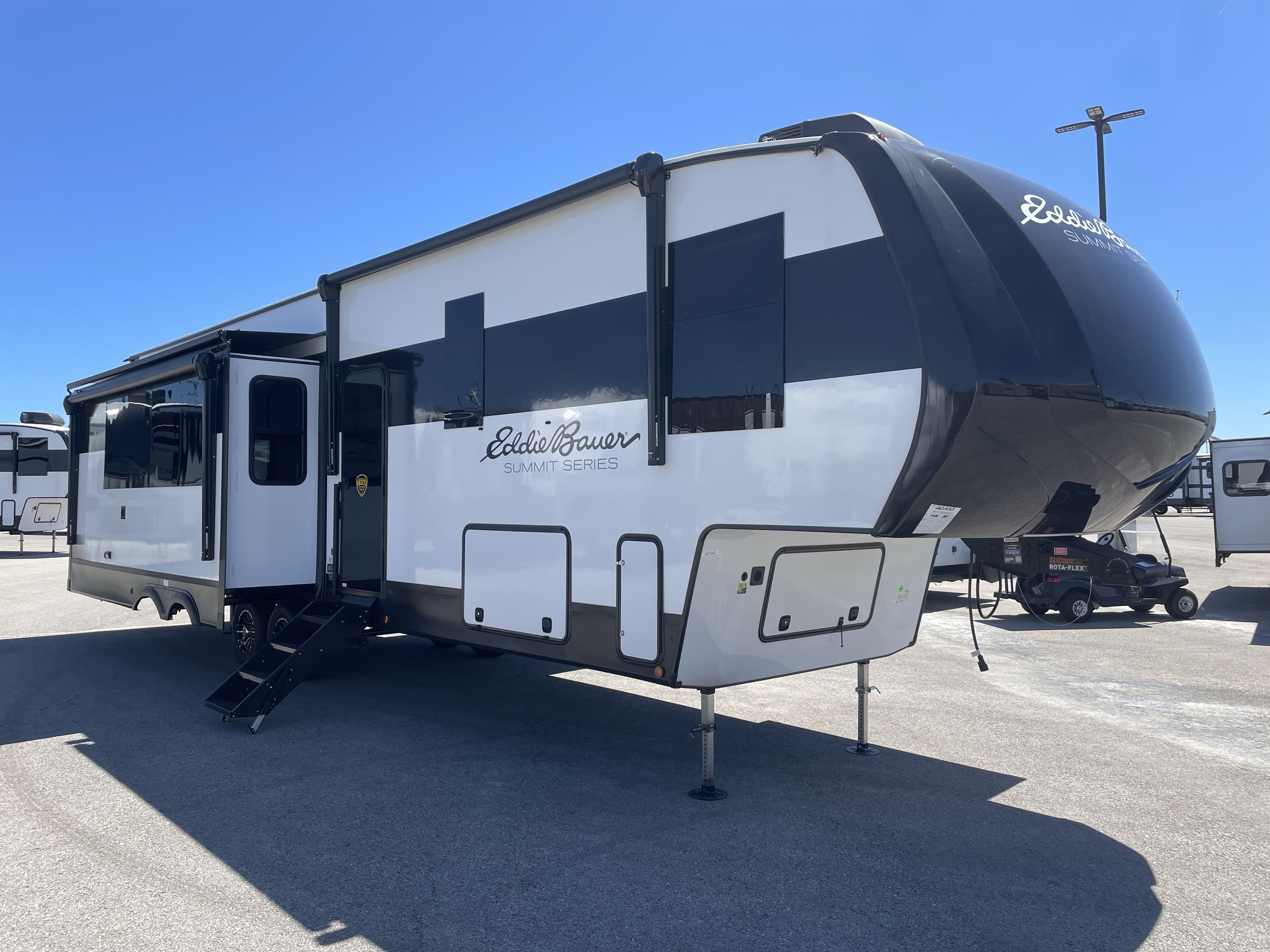 2027 Dutchmen EDDIE BAUER SUMMIT 3511RK in kansas city KS