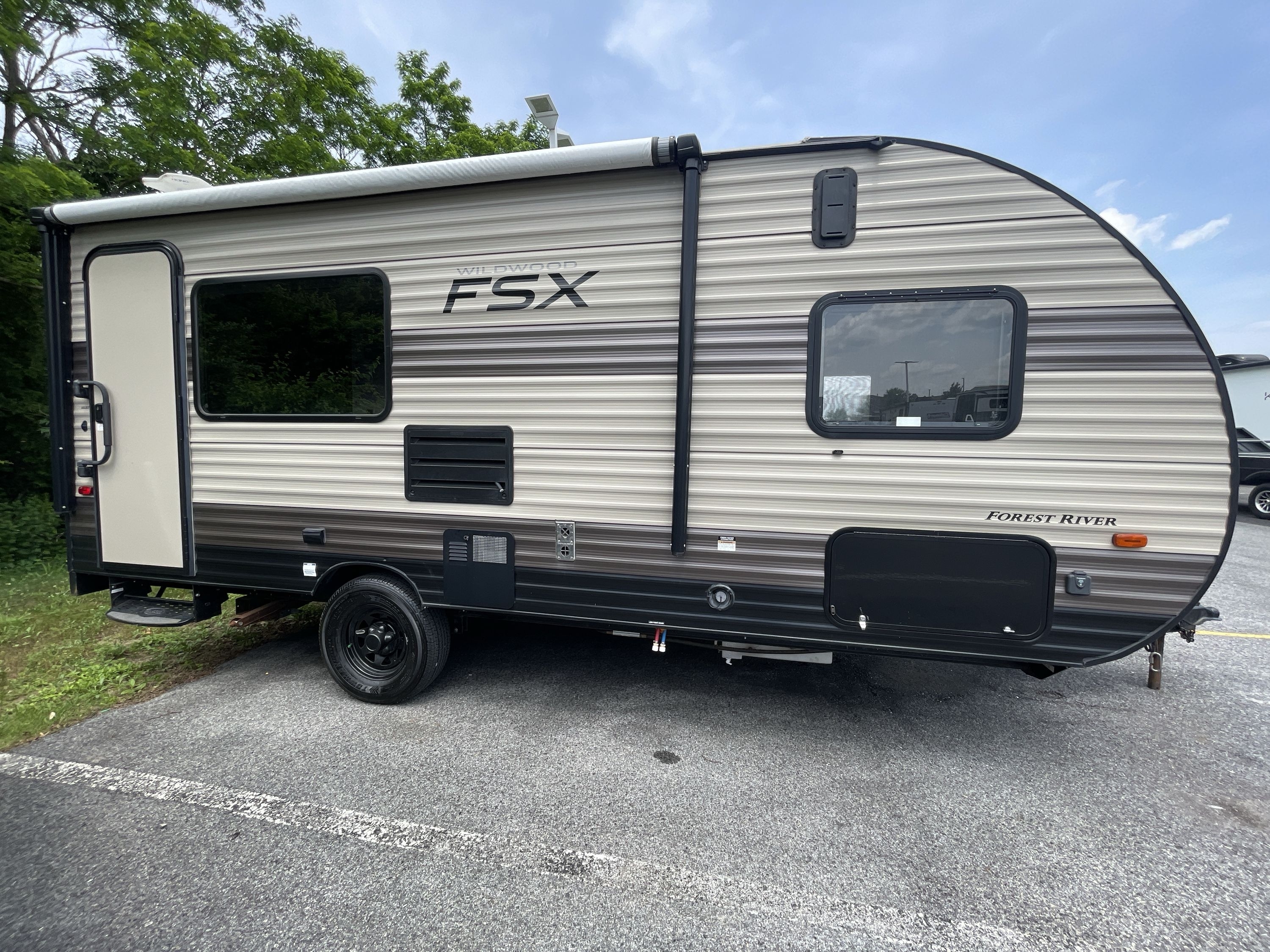 激レア‼️ 再販無しluvstar flexwitme brrrsos swag Forest River Wildwood Fsx 181RT RVs for sale - RV Trader