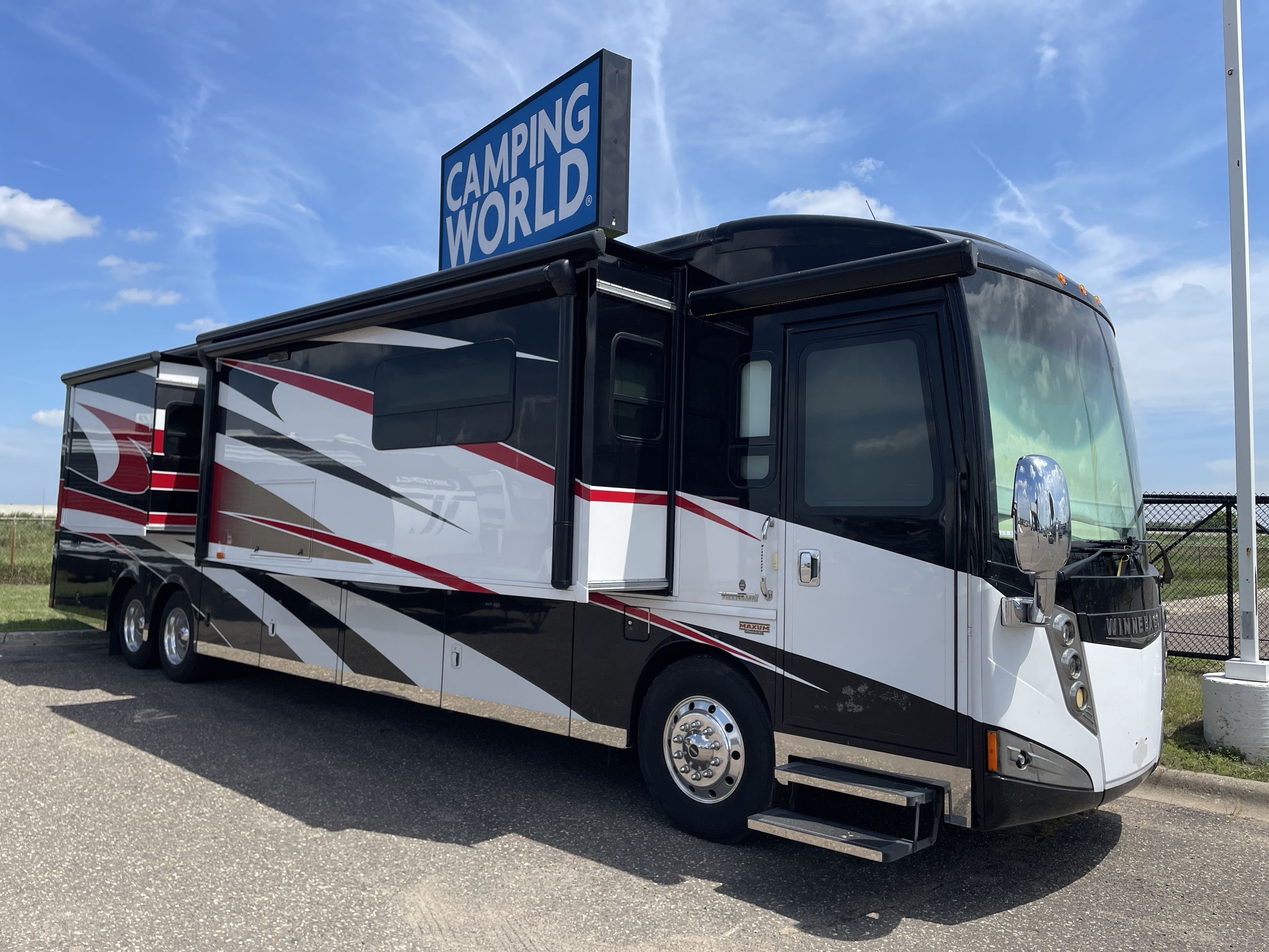 2015 Winnebago TOUR 42QD in monticello MN
