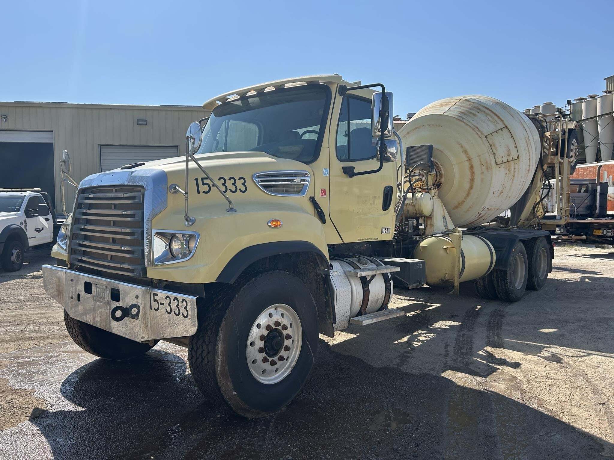 2016 FREIGHTLINER 114 SD in Covington, TN