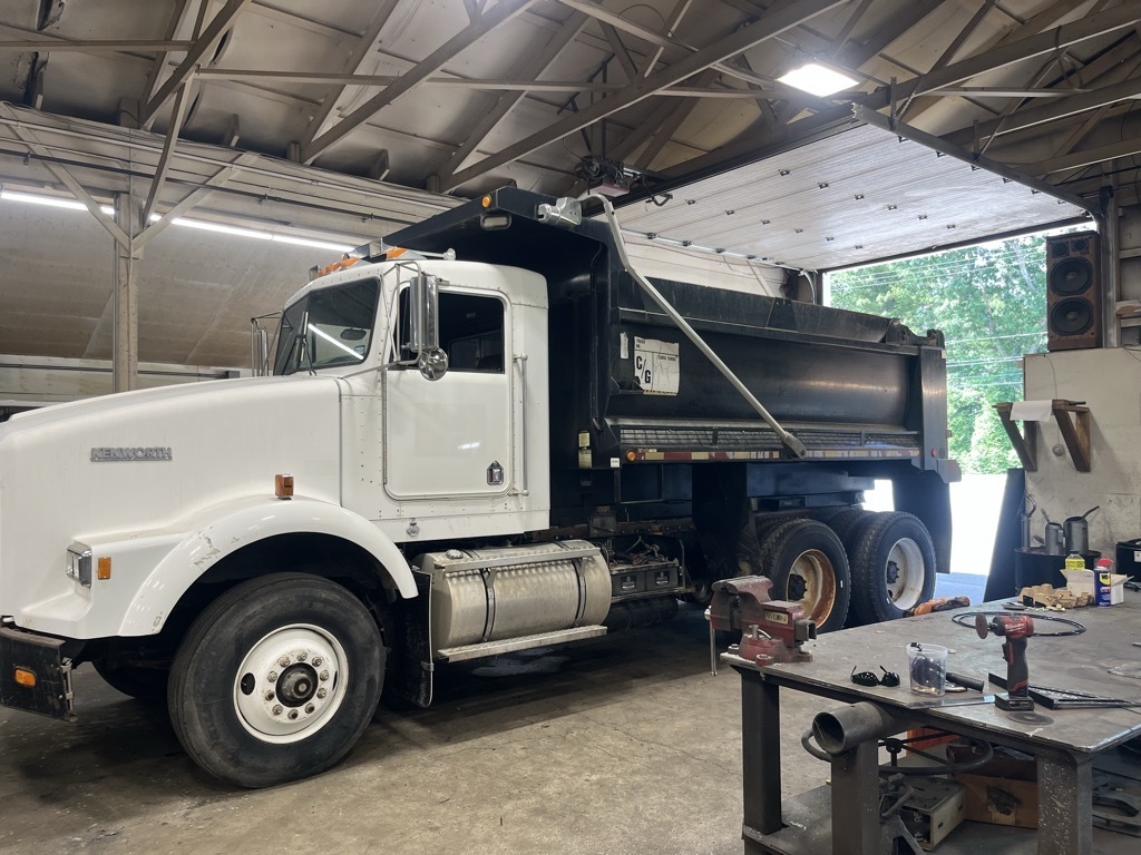 1993 KENWORTH T800 in East Wareham, MA