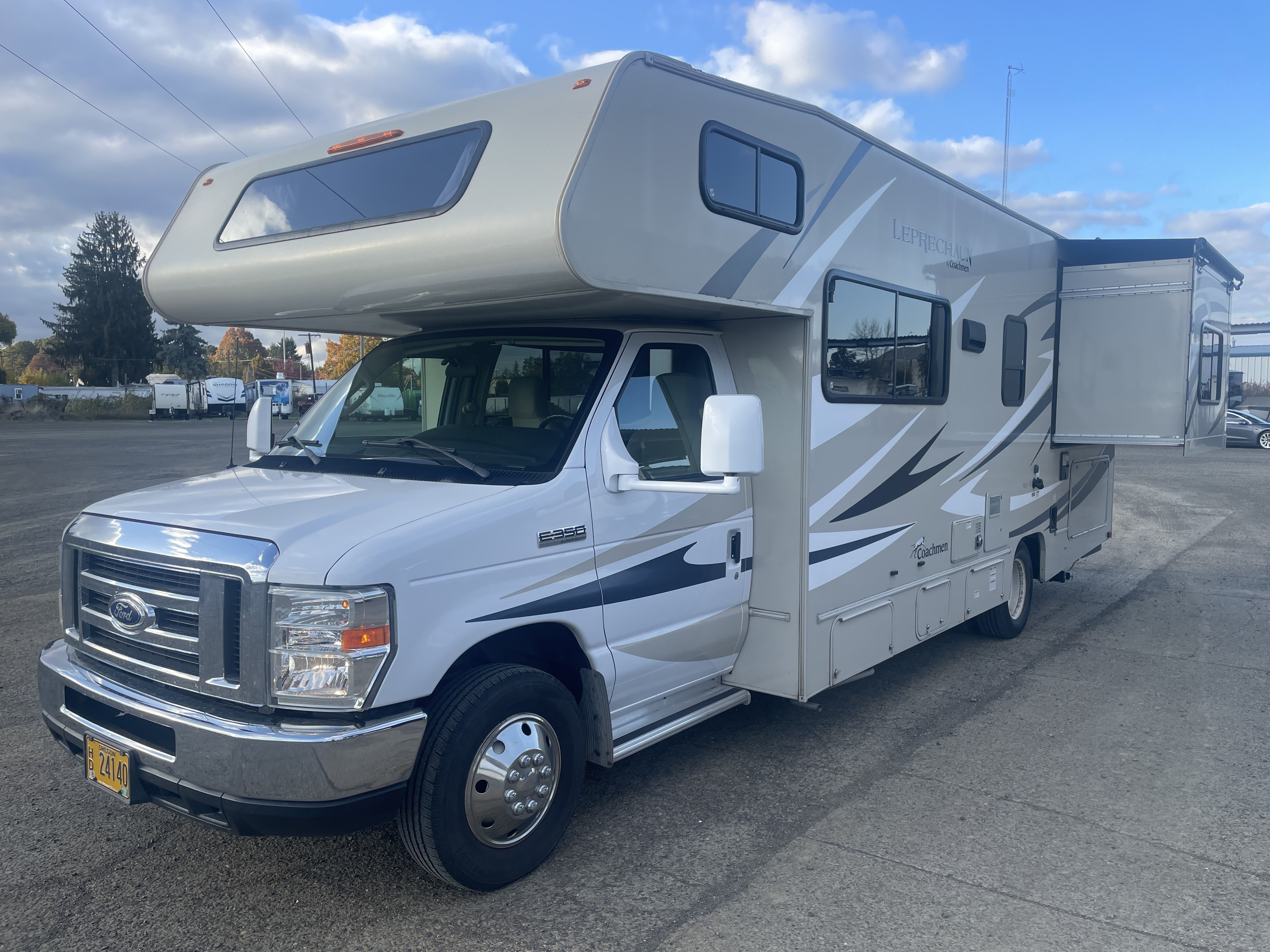 2016 Coachmen LEPRECHAUN 300RS FORD RV