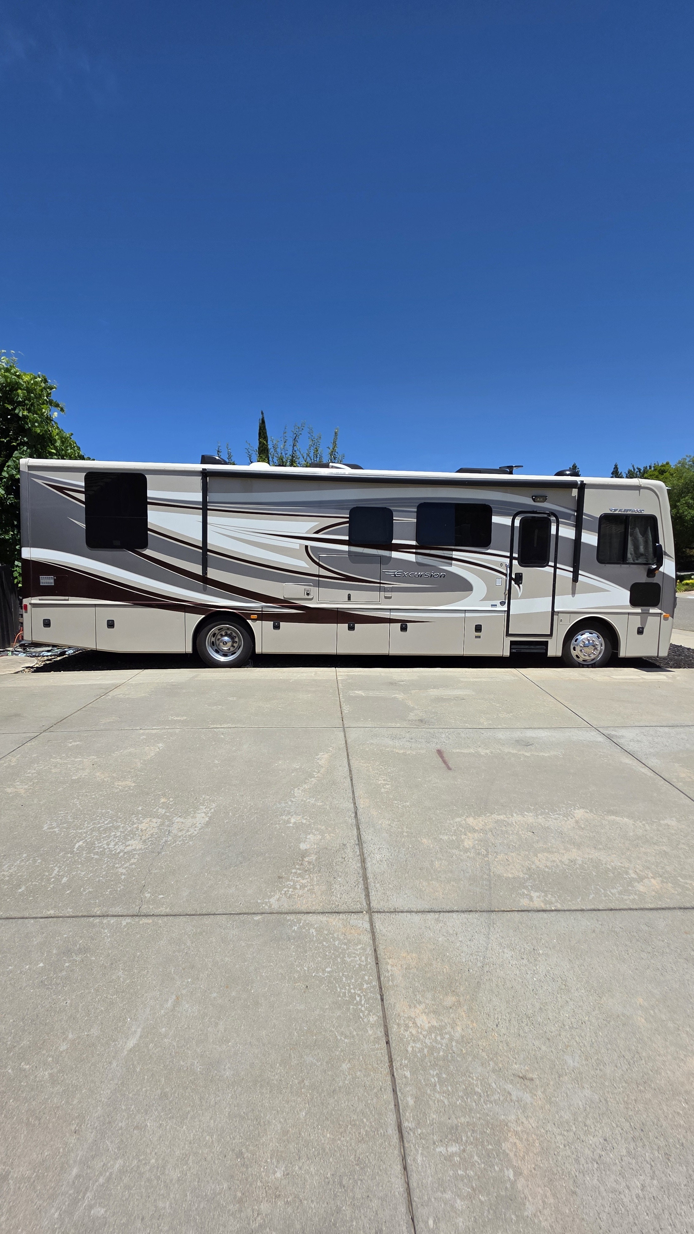 2015 Fleetwood EXCURSION 35B RV