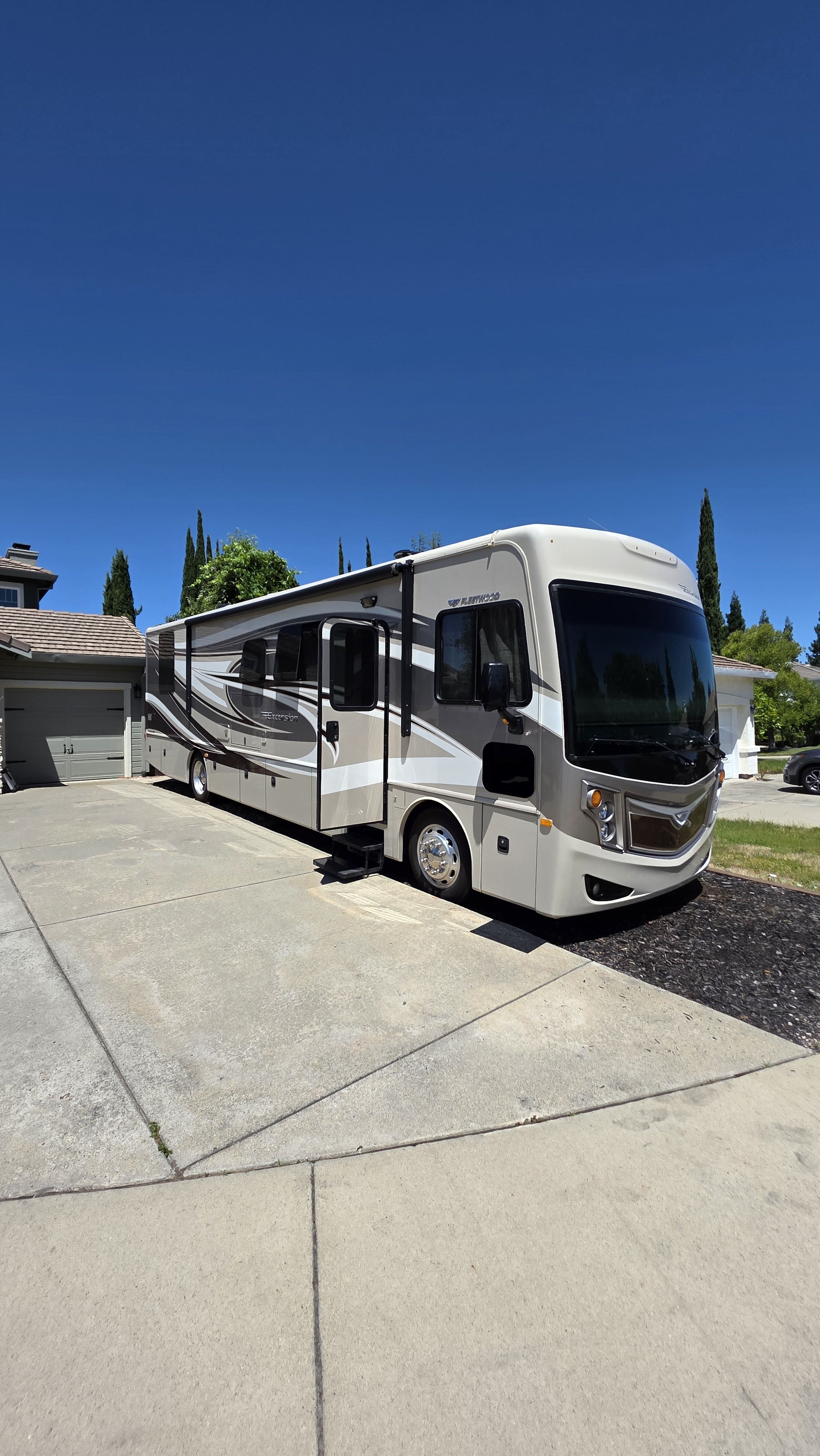 2015 Fleetwood EXCURSION 35B in folsom CA