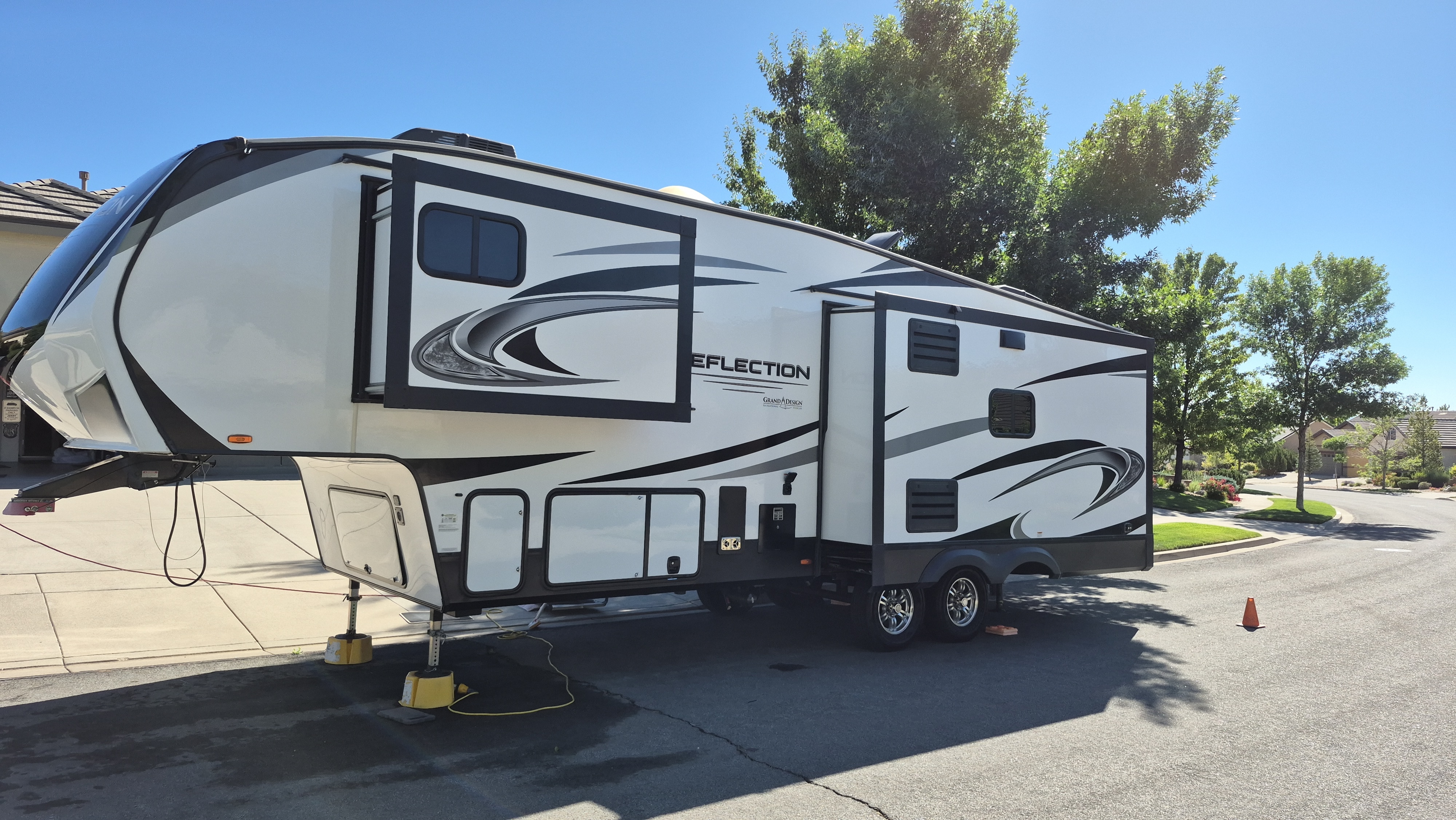 2021 Grand Design REFLECTION 303RLS RV