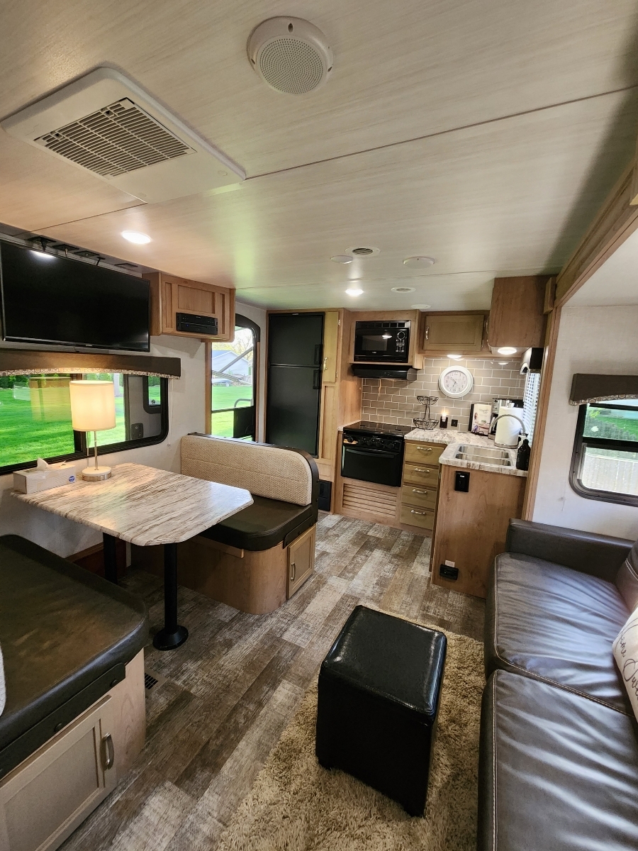 2020 Winnebago MINNIE 2401RG in avon OH