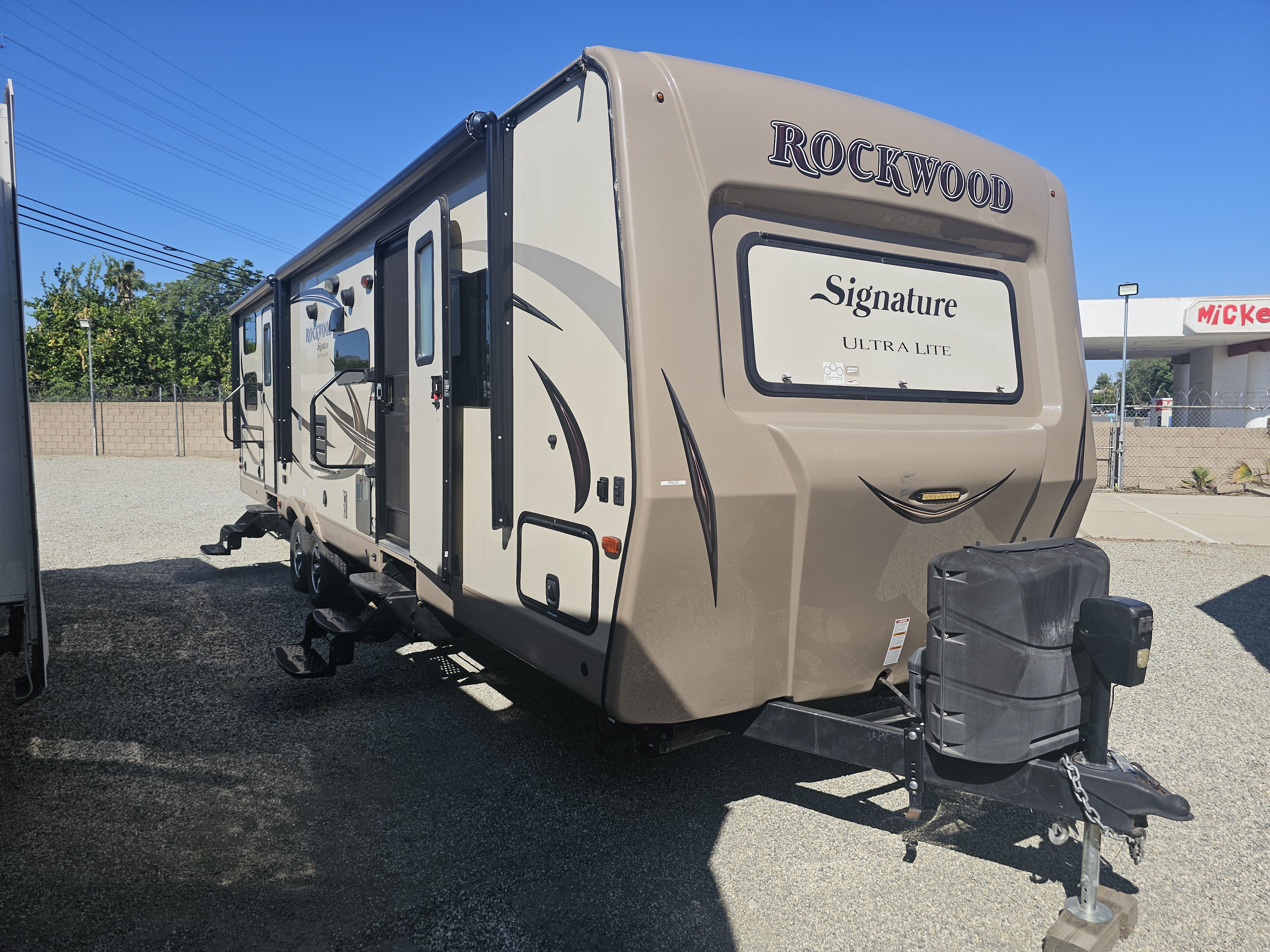 2017 Forest River ROCKWOOD SIGNATURE in hemet CA