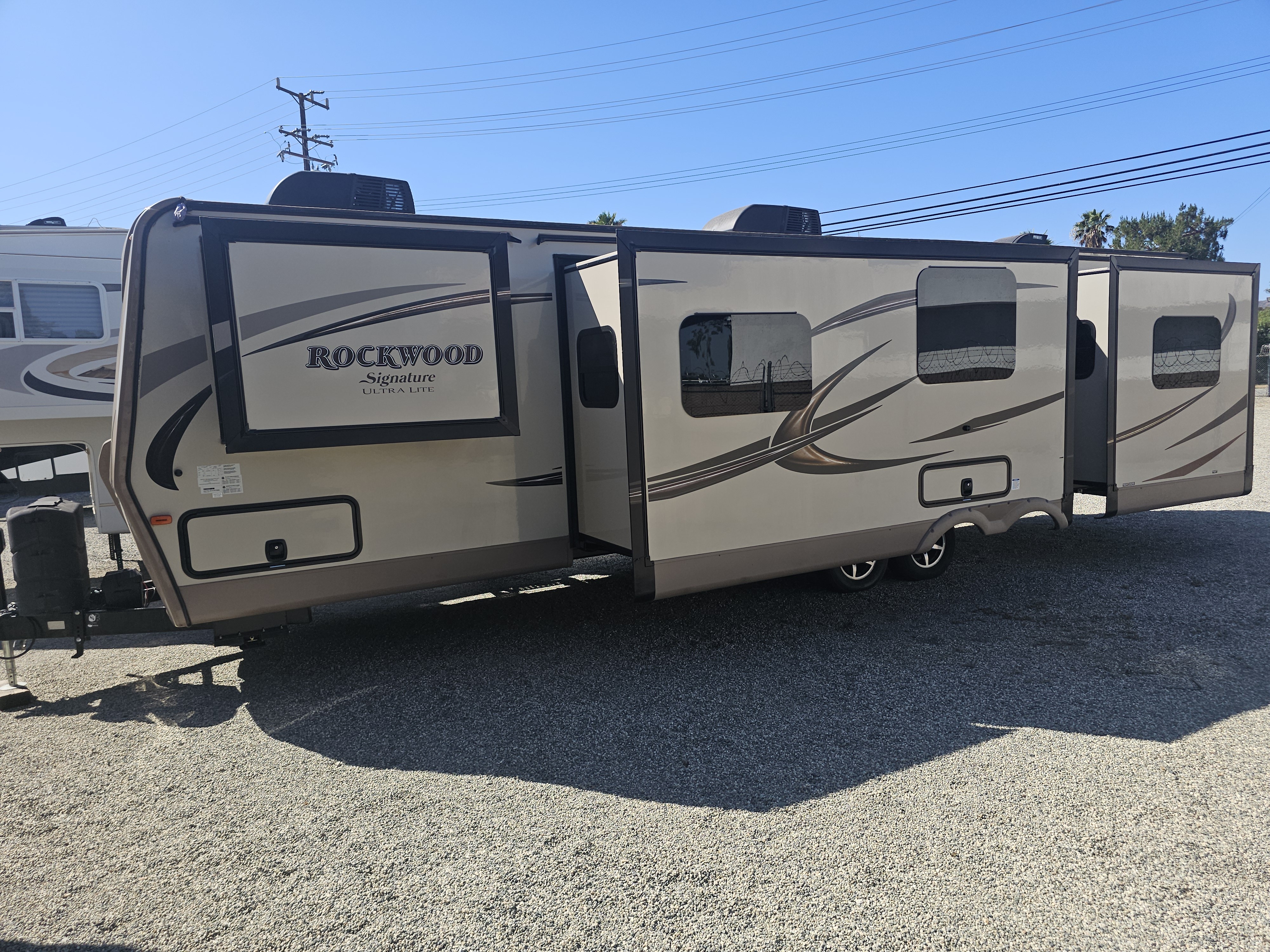 2017 Forest River ROCKWOOD SIGNATURE in hemet CA