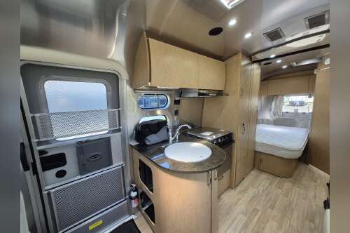 2017 Airstream FLYING CLOUD 23D in eugene OR