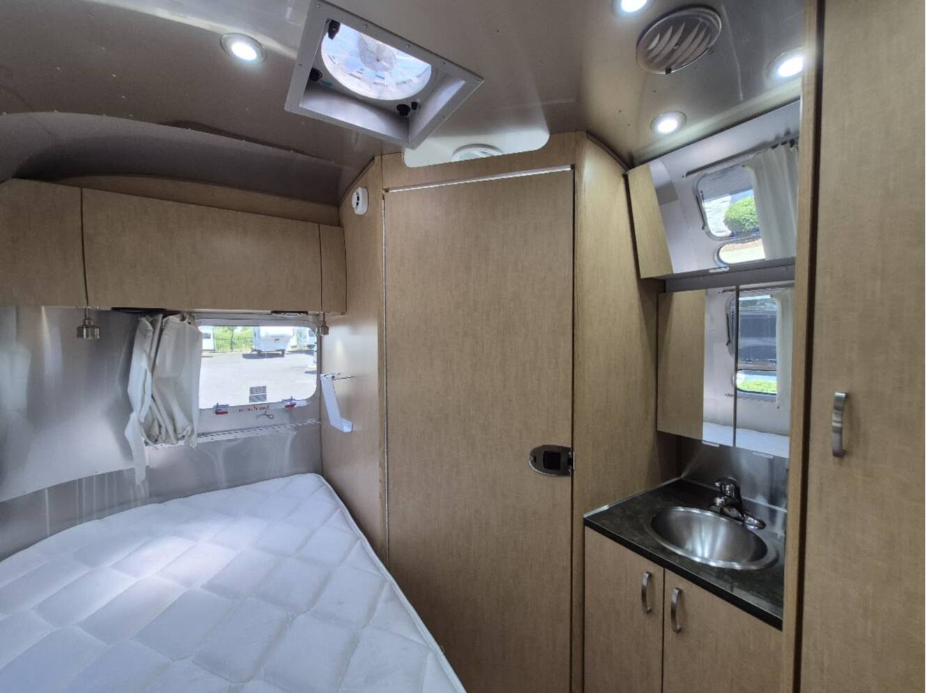 A photo of this 2017 Airstream FLYING CLOUD 23D