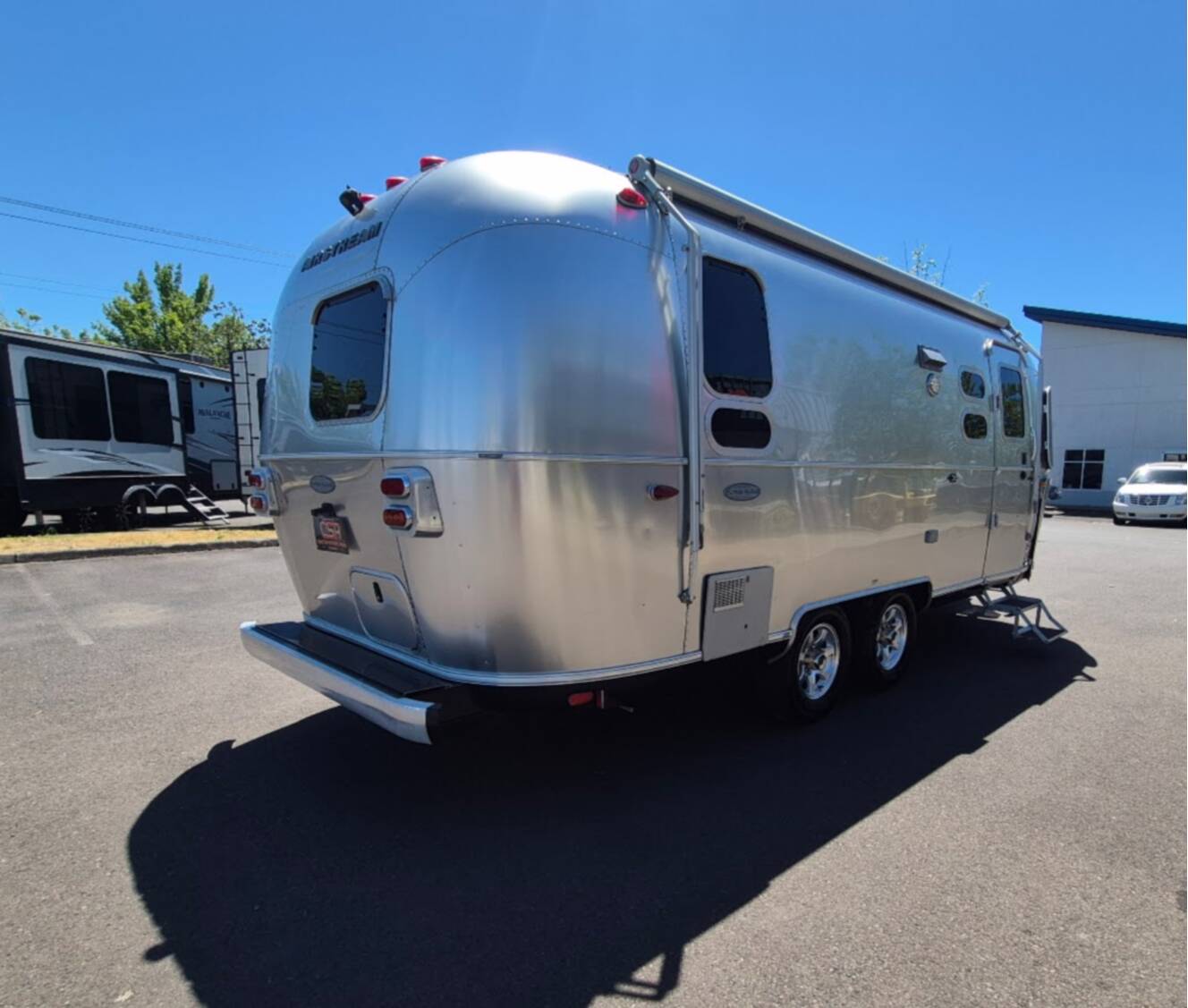 A photo of this 2017 Airstream FLYING CLOUD 23D