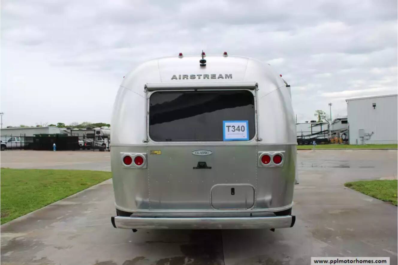 A photo of this 2018 Airstream Airstream Classic 33FBQ