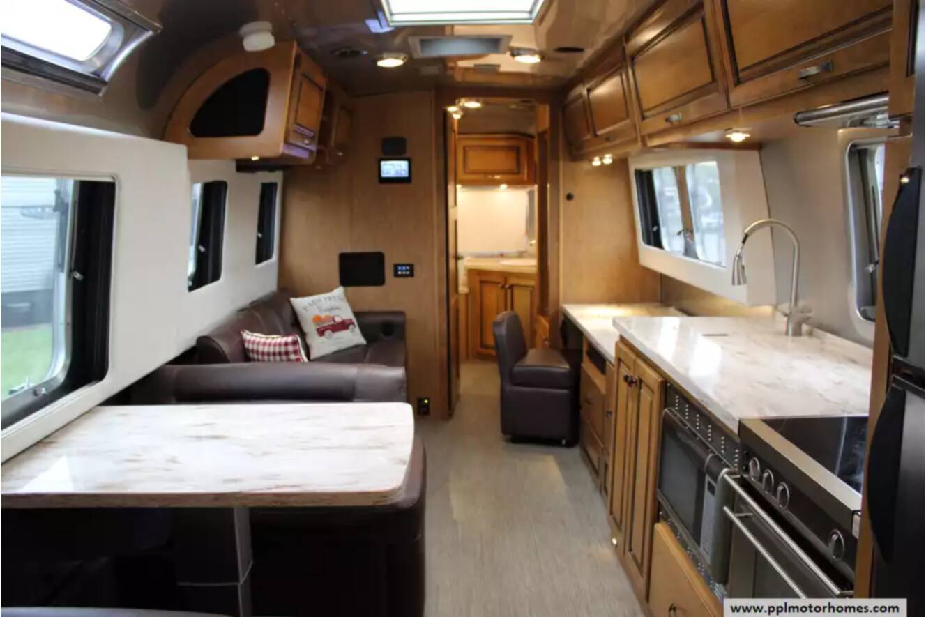 A photo of this 2018 Airstream Airstream Classic 33FBQ