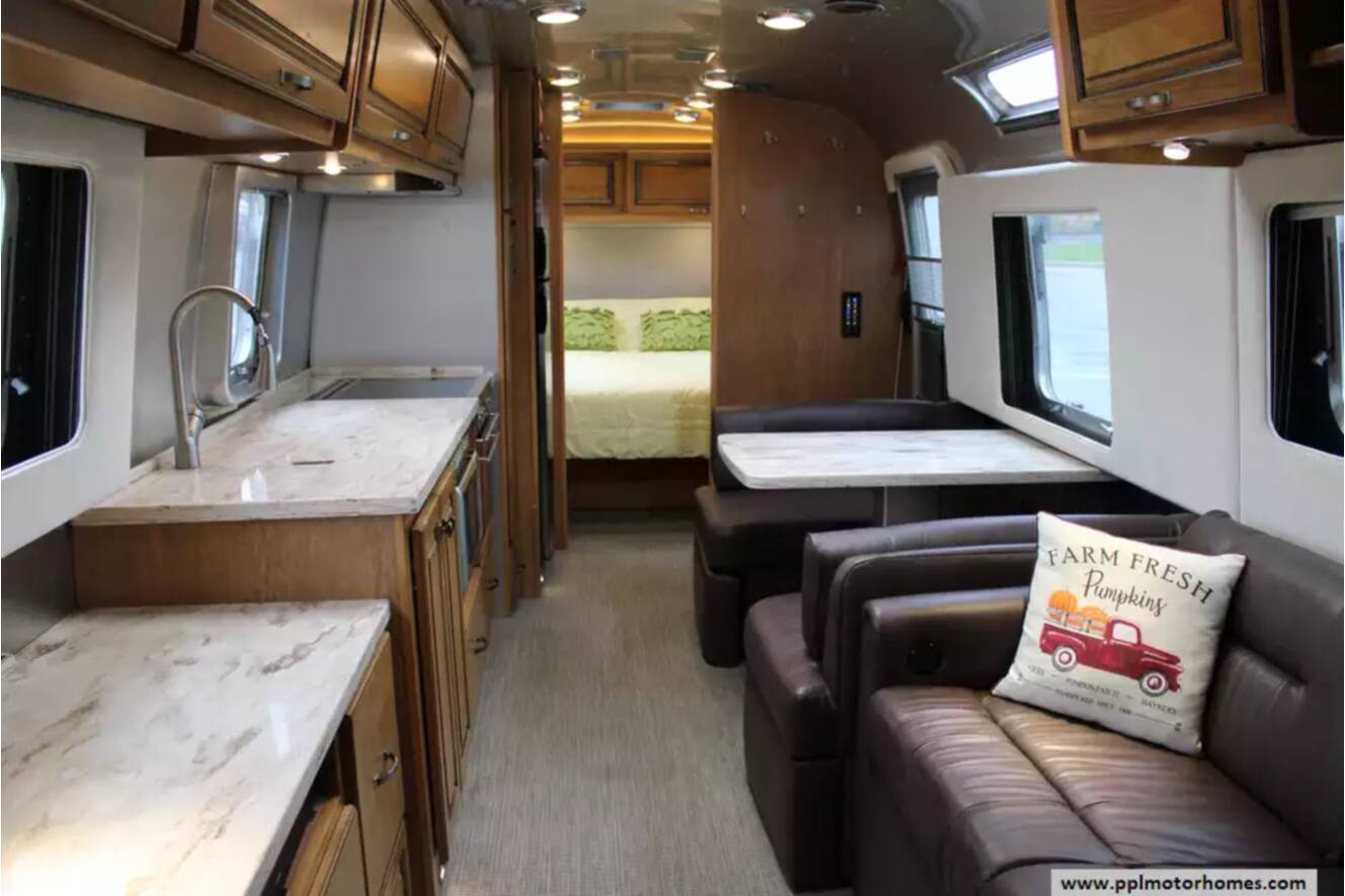 A photo of this 2018 Airstream Airstream Classic 33FBQ