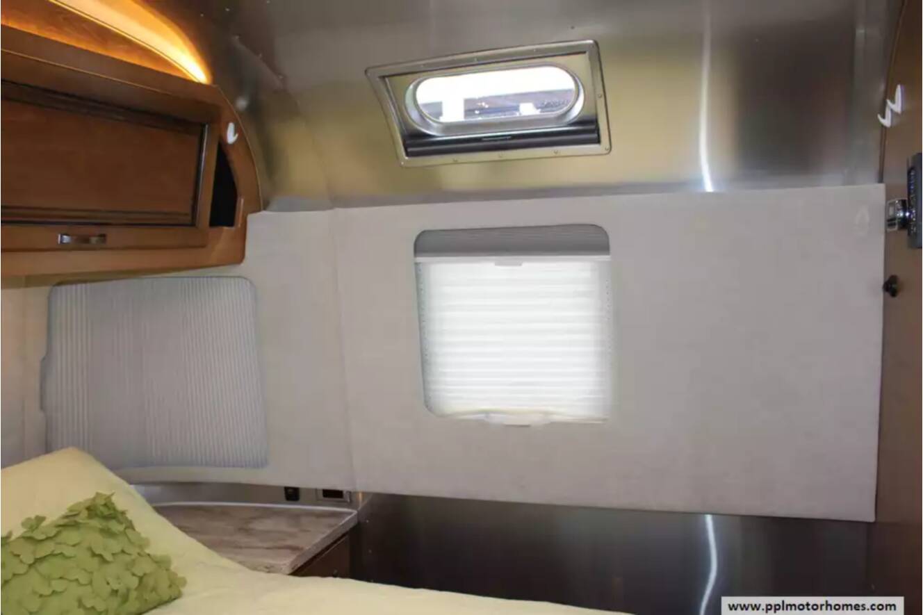 A photo of this 2018 Airstream Airstream Classic 33FBQ