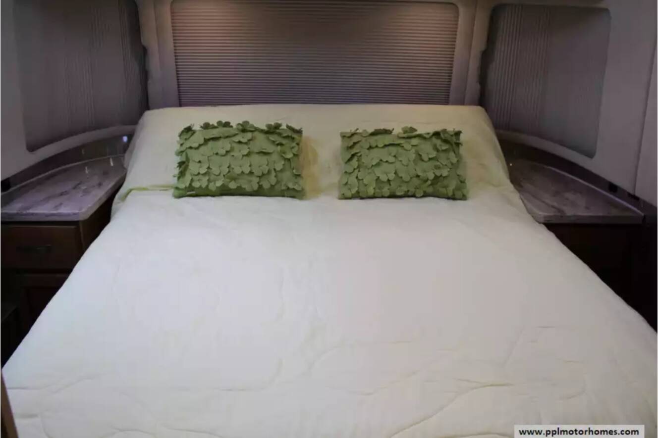 A photo of this 2018 Airstream Airstream Classic 33FBQ