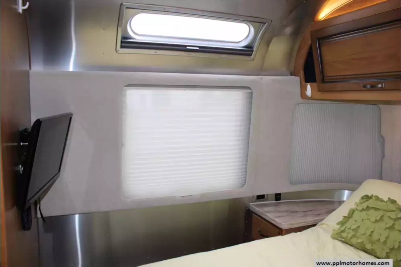 A photo of this 2018 Airstream Airstream Classic 33FBQ