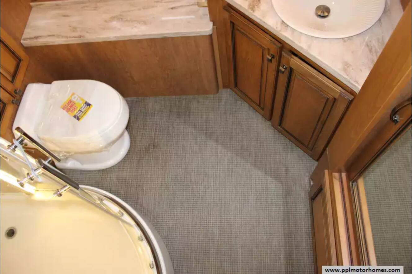 A photo of this 2018 Airstream Airstream Classic 33FBQ