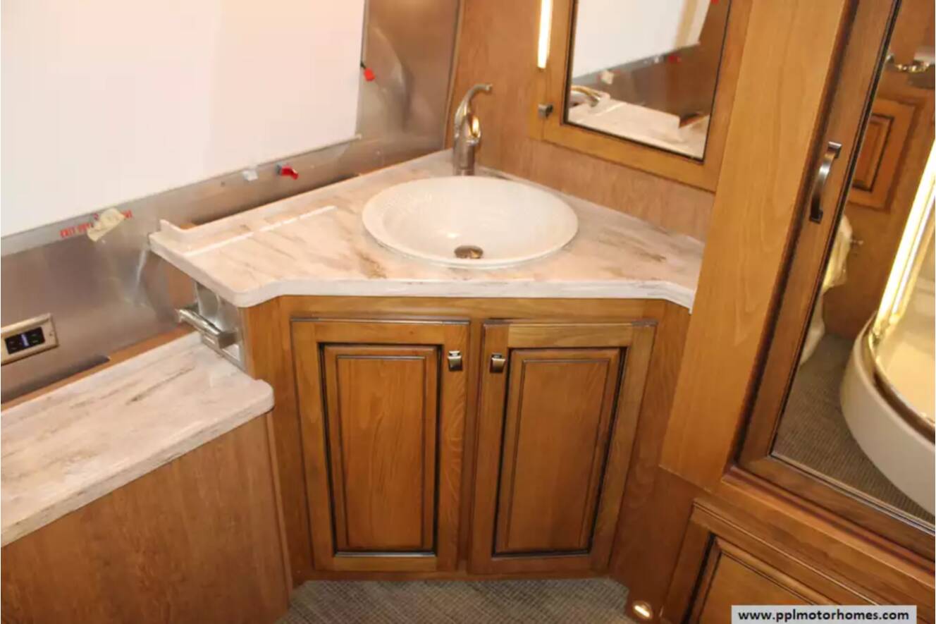 A photo of this 2018 Airstream Airstream Classic 33FBQ