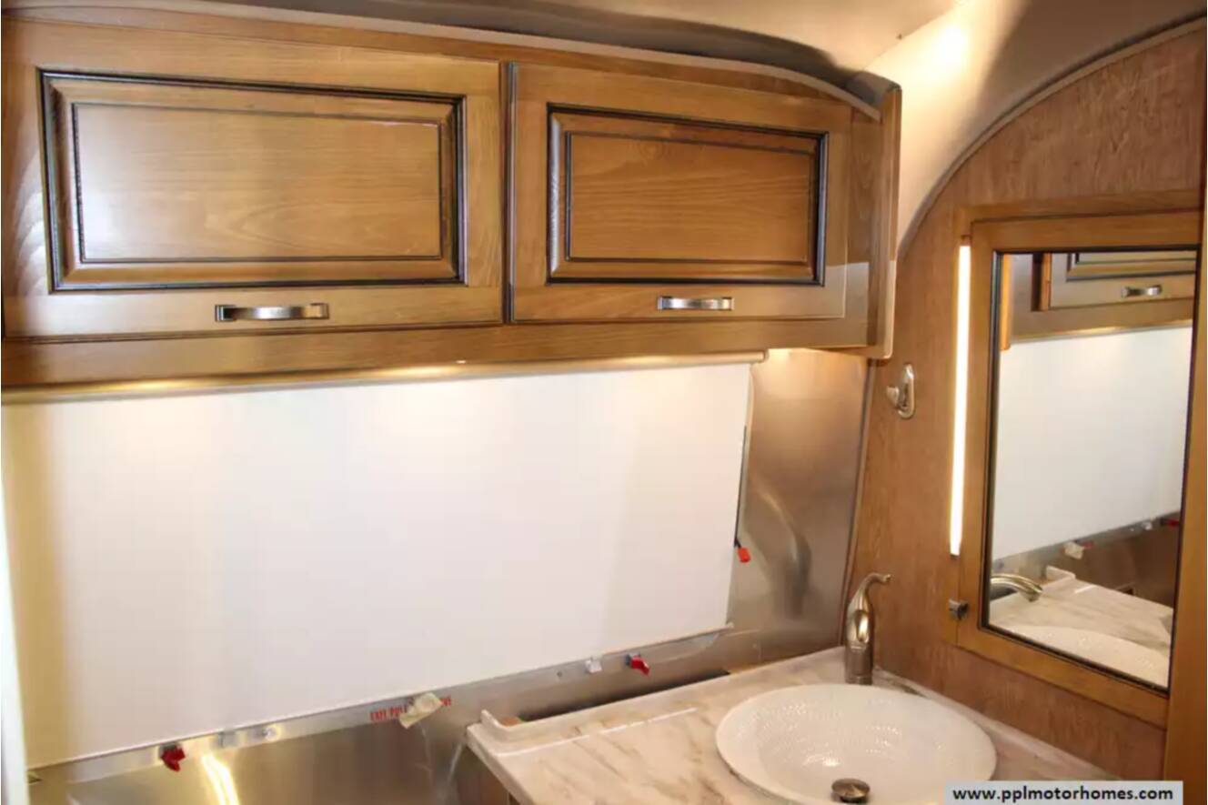 A photo of this 2018 Airstream Airstream Classic 33FBQ