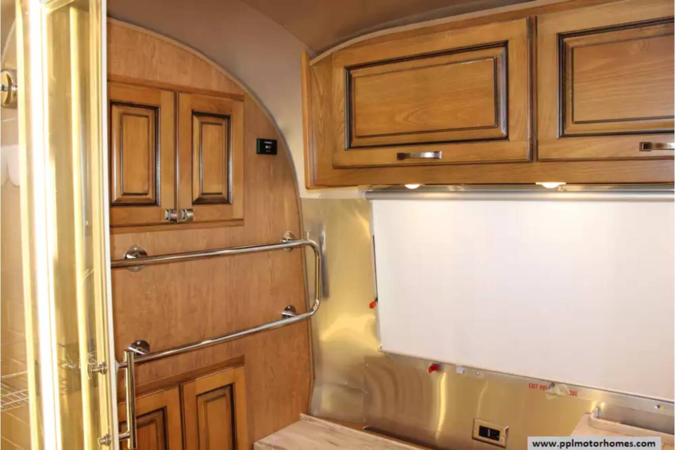 A photo of this 2018 Airstream Airstream Classic 33FBQ