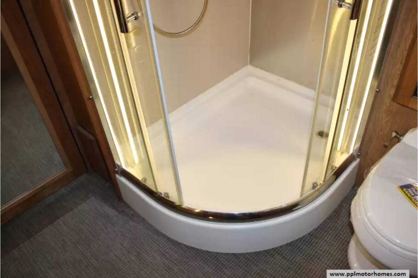 A photo of this 2018 Airstream Airstream Classic 33FBQ
