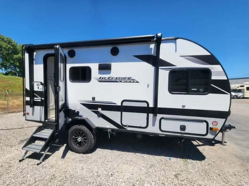 2025 Jayco Jay Feather 166FBS in hartford IL