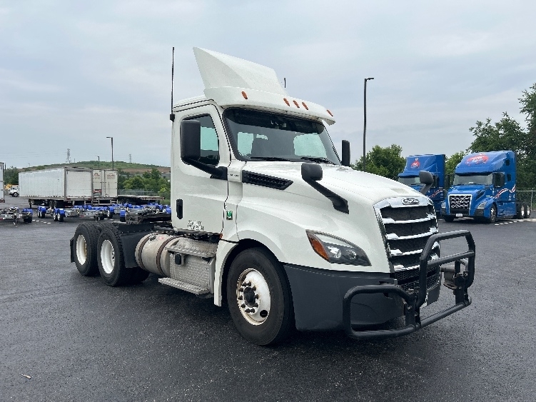 2019 FREIGHTLINER CASCADIA 126 in Mount Pleasant, PA