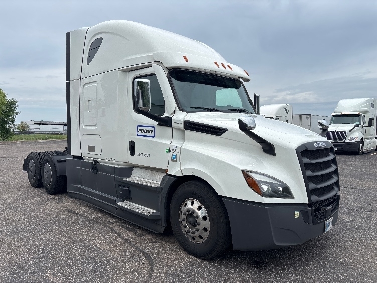 2022 FREIGHTLINER CASCADIA 126 in Brook Park, OH