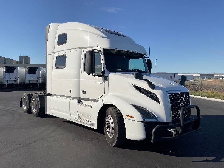 2023 VOLVO VNL64860 in Pasco, WA