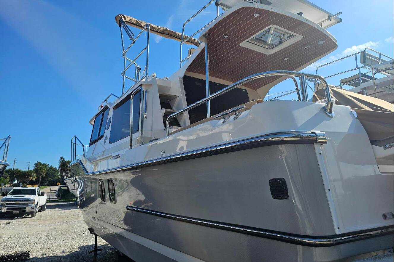 A photo of this 2023 Ranger Tugs R-29 CB