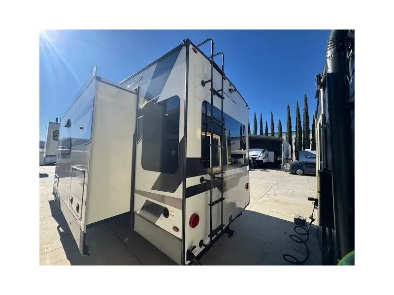 2026 FOREST RIVER ROCKWOOD SIGNATURE 361RL