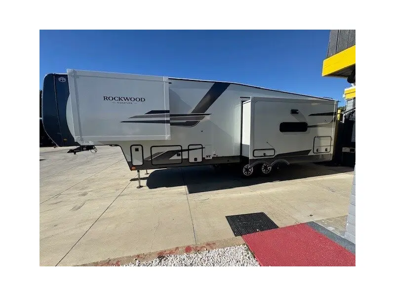 2026 FOREST RIVER ROCKWOOD SIGNATURE 361RL