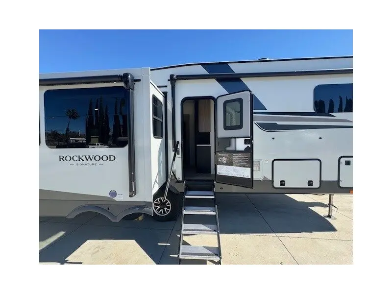 2026 FOREST RIVER ROCKWOOD SIGNATURE 361RL