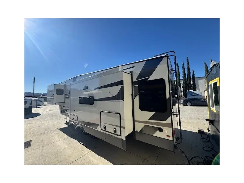 2026 FOREST RIVER ROCKWOOD SIGNATURE 361RL