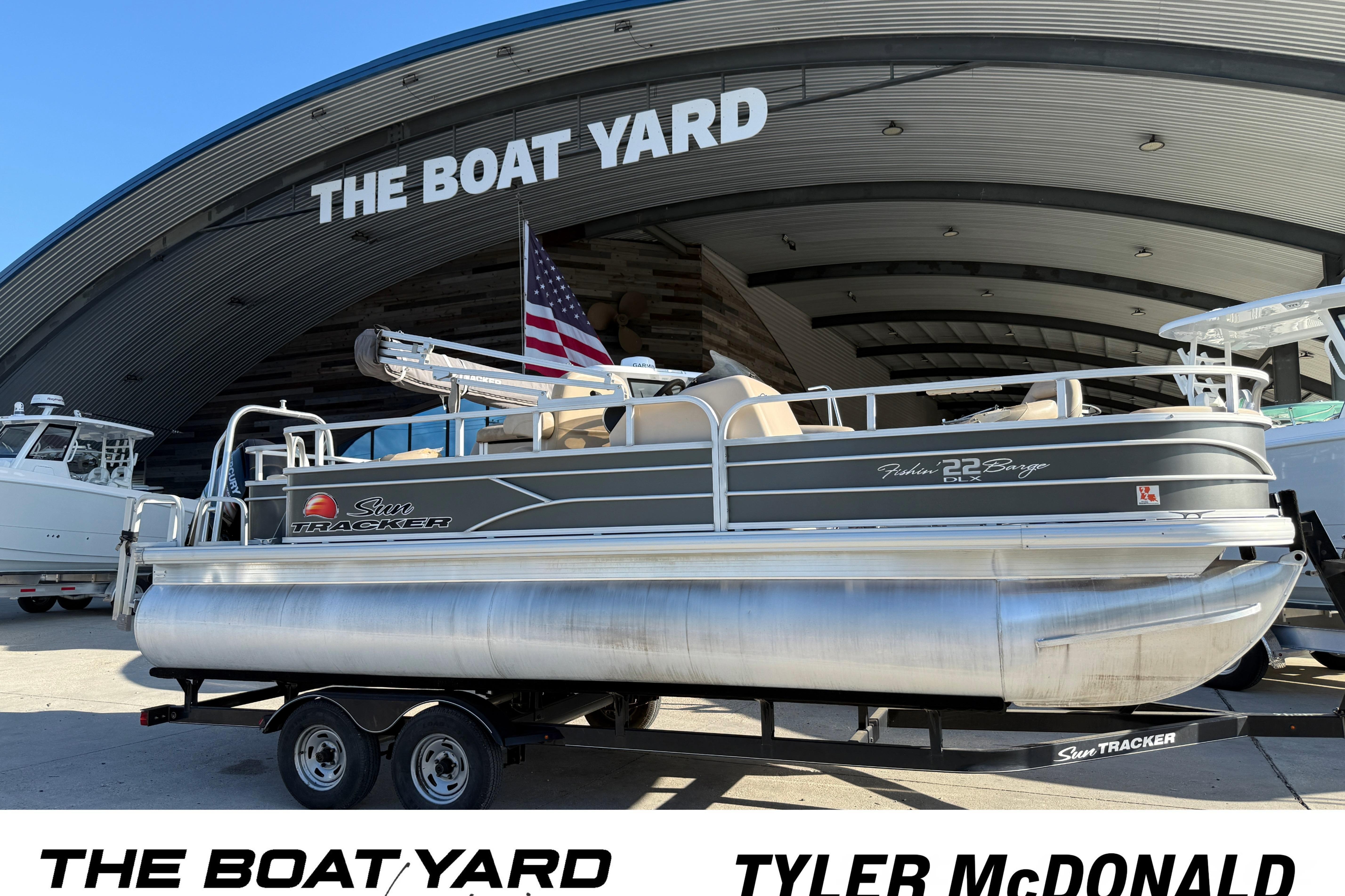 2016 Sun Tracker Fishin' Barge 22 Dlx in marrero LA