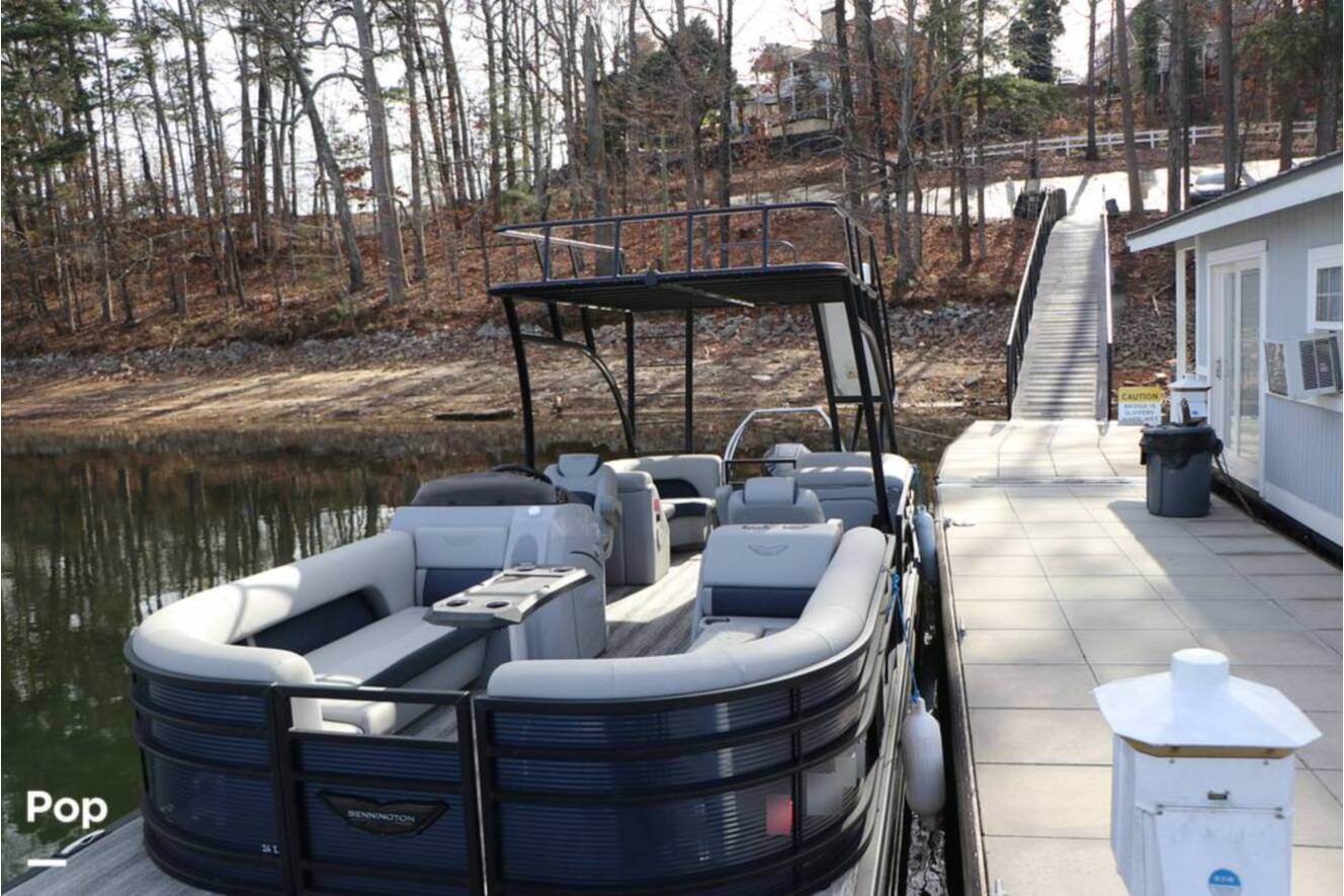 A photo of this 2025 Bennington 26 L Double Decker