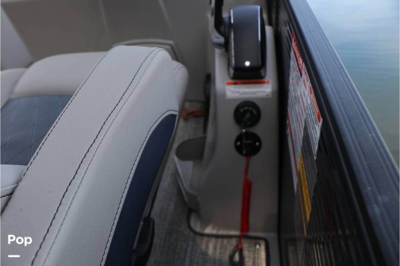 A photo of this 2025 Bennington 26 L Double Decker