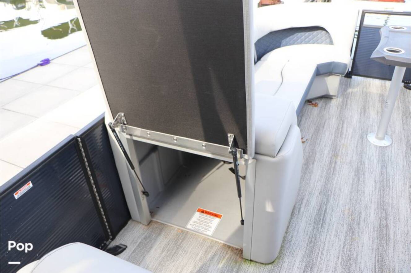 A photo of this 2025 Bennington 26 L Double Decker
