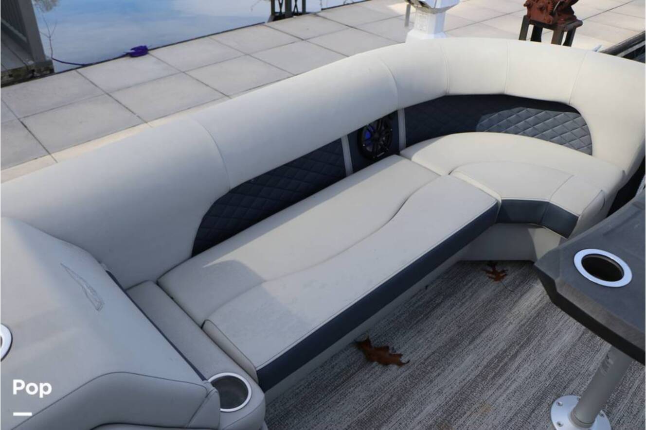 A photo of this 2025 Bennington 26 L Double Decker