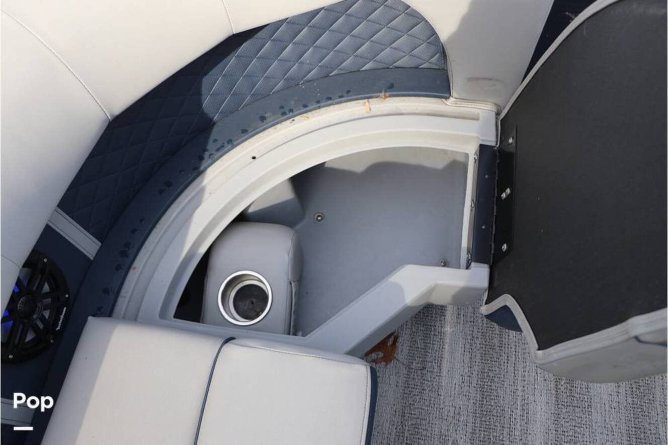 A photo of this 2025 Bennington 26 L Double Decker